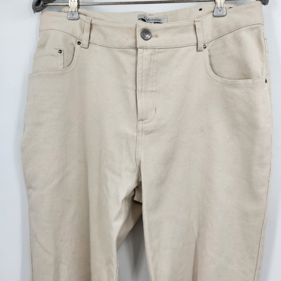 John Mark Embroidered Raw Hem Crop Jean Womens Size 10 Beige Denim - Picture 2 of 6